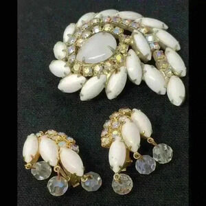 Vintage Estate Juliana White Milk glass Rhinestone Moonstone Brooch & Earrings